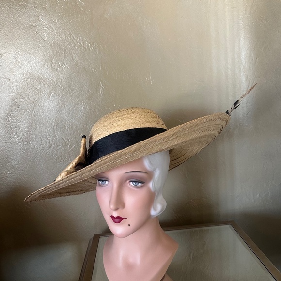 ASTOUNDING VINTAGE STRAW WIDE BRIM HAT + VERY LONG BLACK/IVORY BANDED FEATHER main image 5